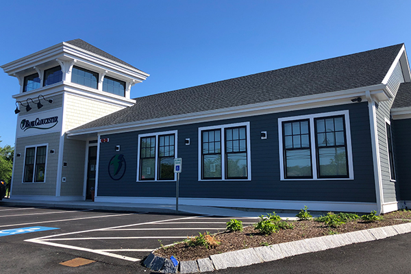 Branding and bank design for the eastern Massachusetts market.